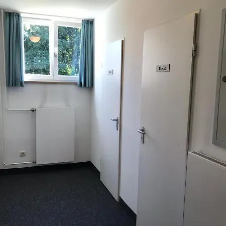 Hostel Gaestehaus Sandra *