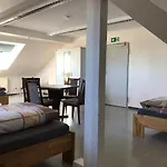 Gaestehaus Sandra Hostel *