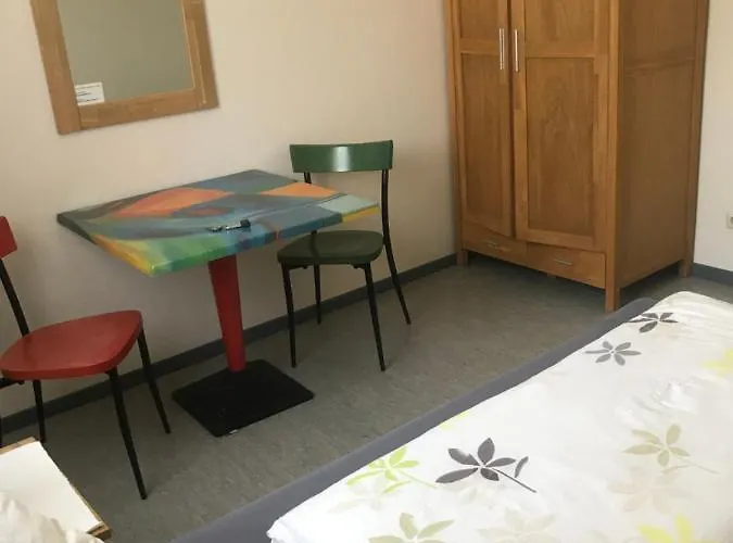 Hostel Gaestehaus Sandra *